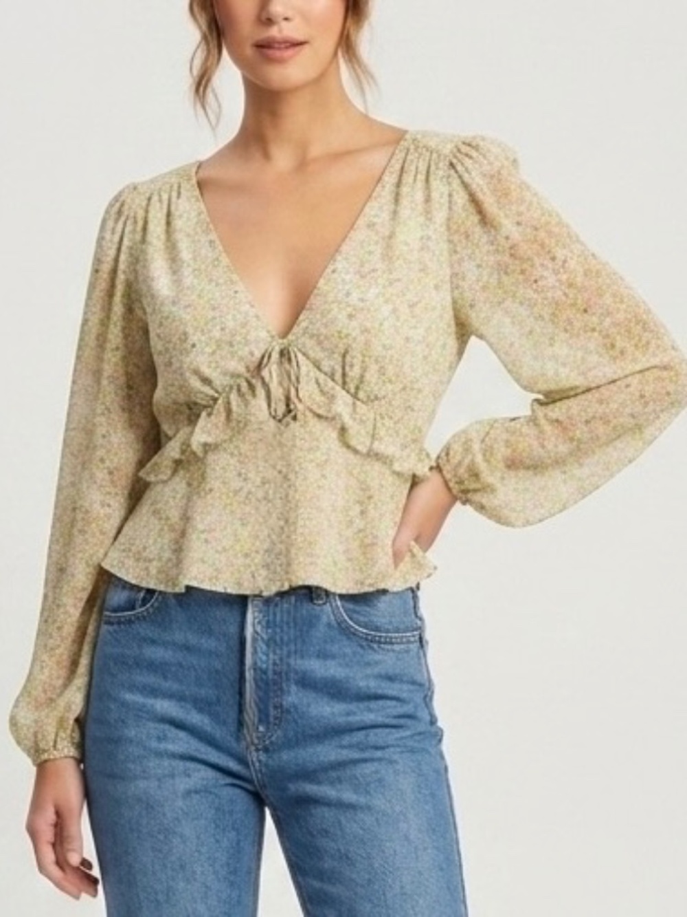 ASTR the Label floral Deep V-neck Ruffle blouse Open Back Sz M Cottagecore